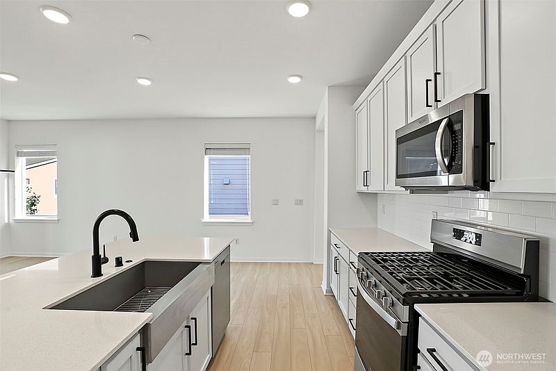 5th image of 4687 Hibiscus Circle SW