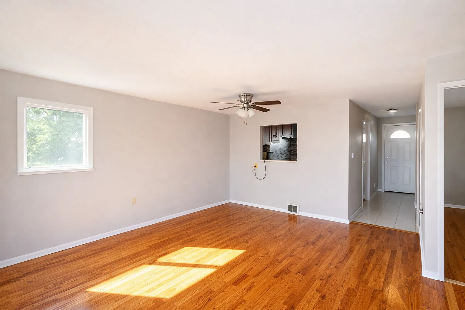2 bed, 850 sqft, $1,350 — Photo 3