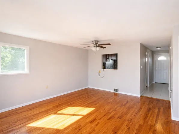 355 Moon Clinton Rd, Coraopolis, PA 15108