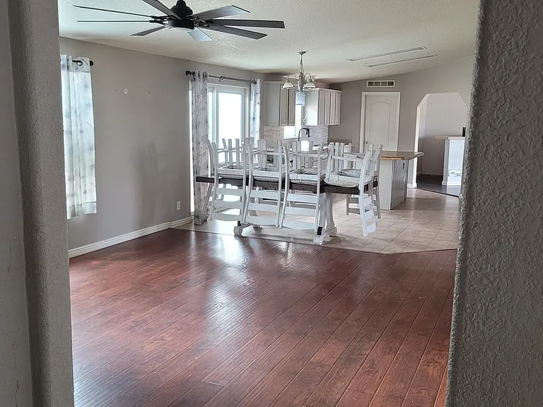 10450 S Rhyolite Ave — Photo 6