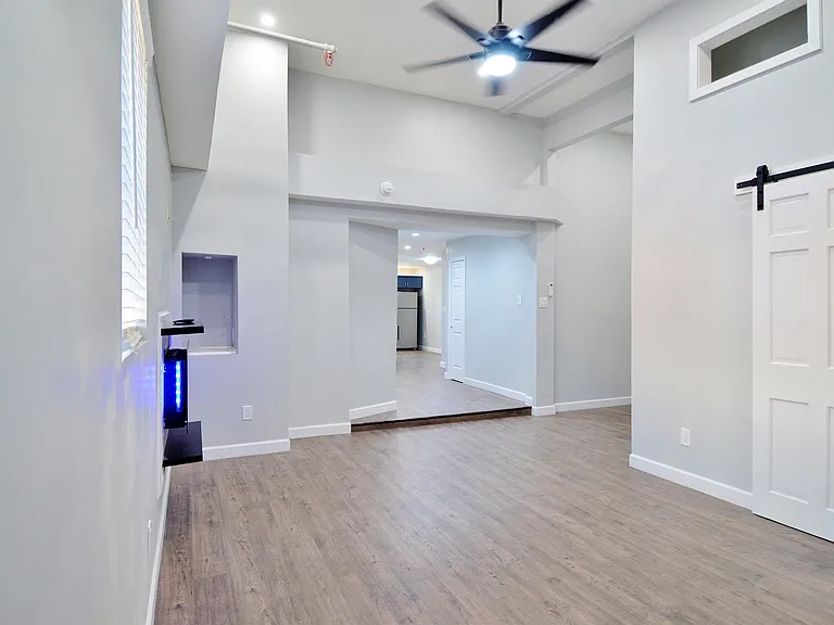 513 Avenue A #1 — Photo 17