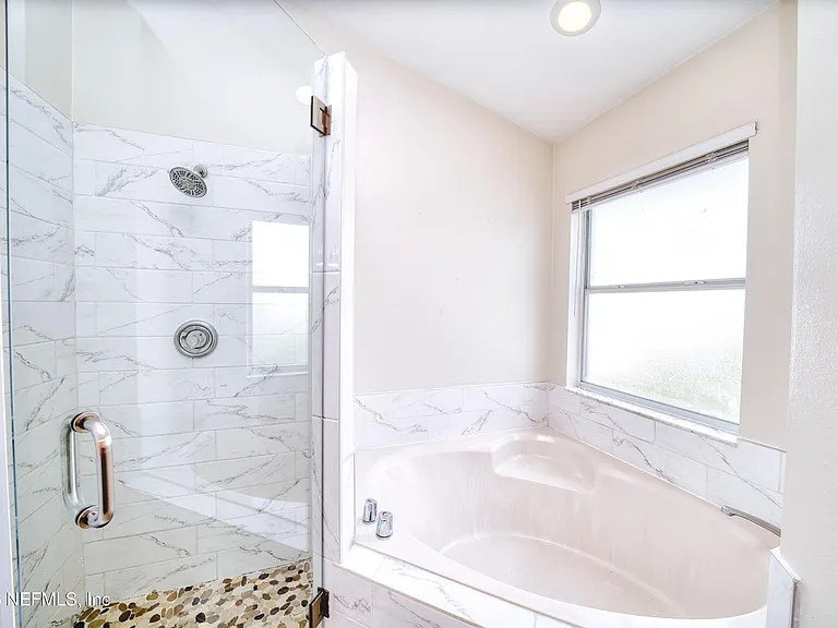 5628 Loma Vista Dr W — Photo 28