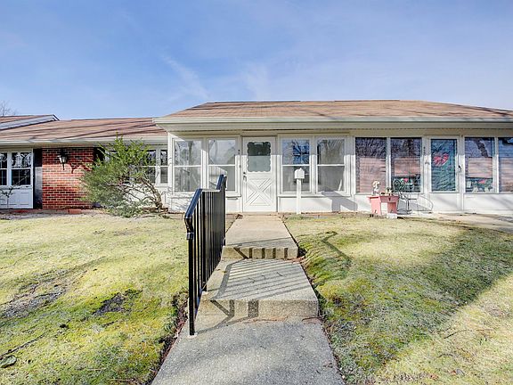 3rd image of 824 Balmoral Ct #100C