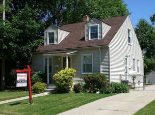 19629 Kenosha St, Harper Woods, MI 48225