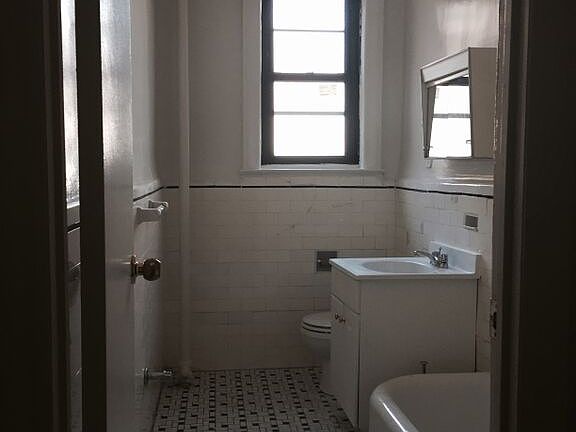 4th image of 723 E 27th St APT 6E