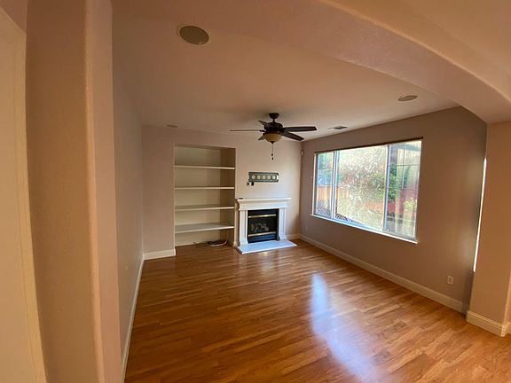 Living room with Fireplace