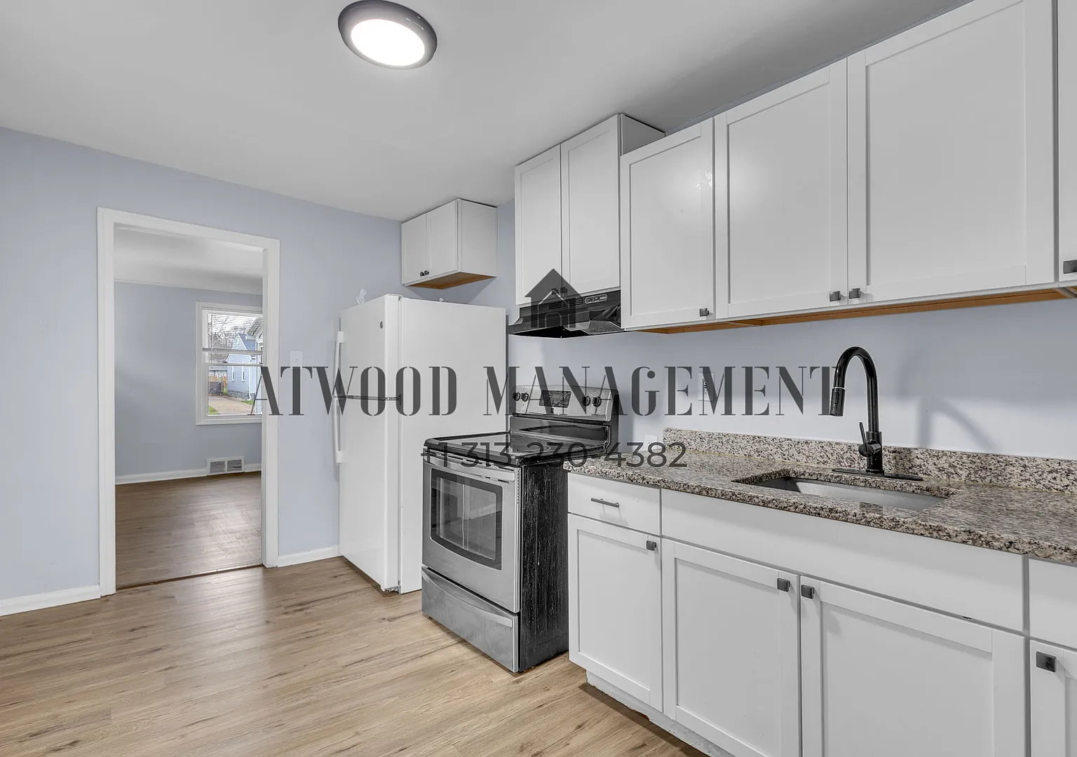 This beautifully updated 3-bedroom, 1-bath single-family home is ready for move-in! — Photo 4
