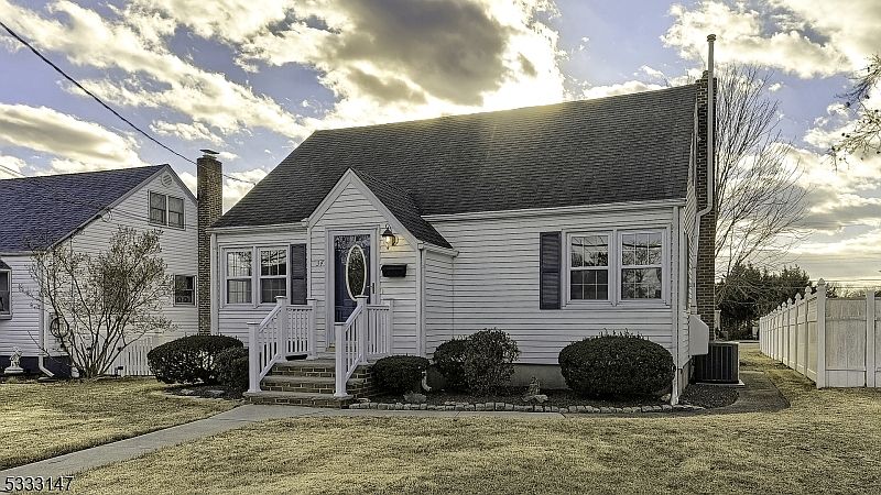 1st image of 34 Schuyler Ave