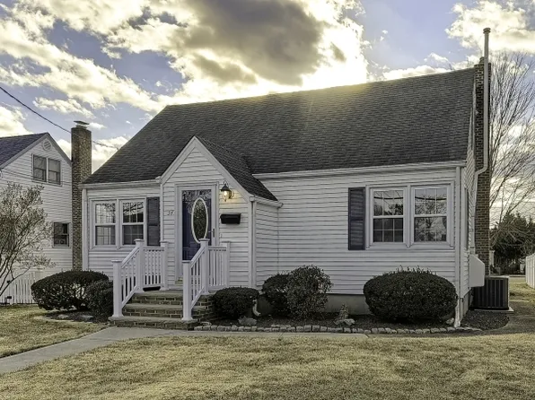 34 Schuyler Ave, Pompton Lakes Boro, NJ 07442