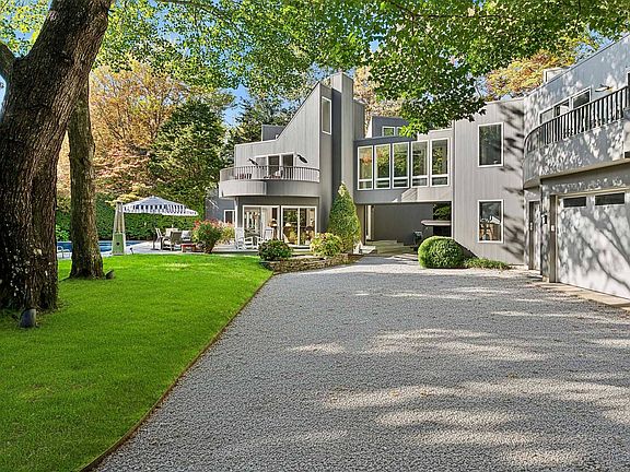 2nd image of 2587 Deerfield Rd