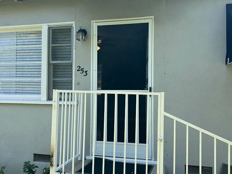 253 E Center St — Photo 1