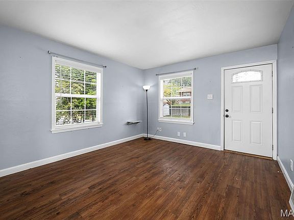 4th image of 613 Schaefer Pl