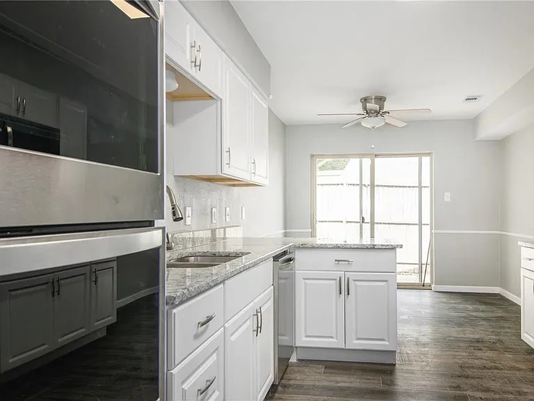 2808 Golfing Green Dr — Photo 13