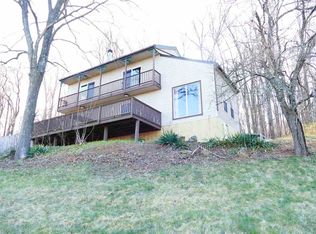1077 Overlook Dr, Rileyville, VA 22650