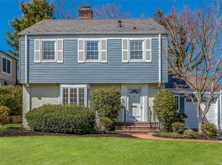 105 Bourndale Rd S, Manhasset, NY 11030