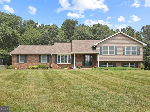 3110 Adams Dr, Hampstead, MD 21074