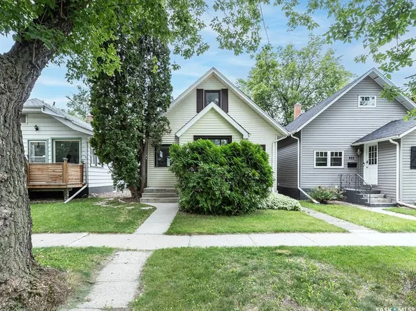 929 9th AVENUE N, Saskatoon, SK S7K 2Z3