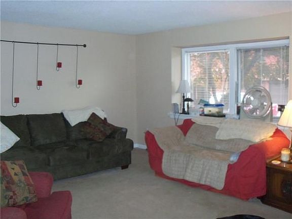 2nd image of 1283 Peppertree Dr
