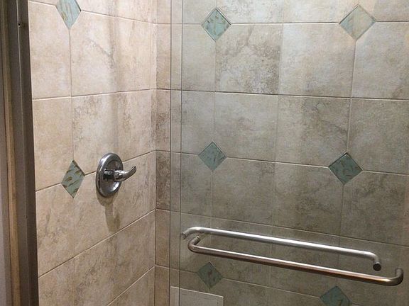 2nd image of 6610 S Kenwood Ave #6612-109