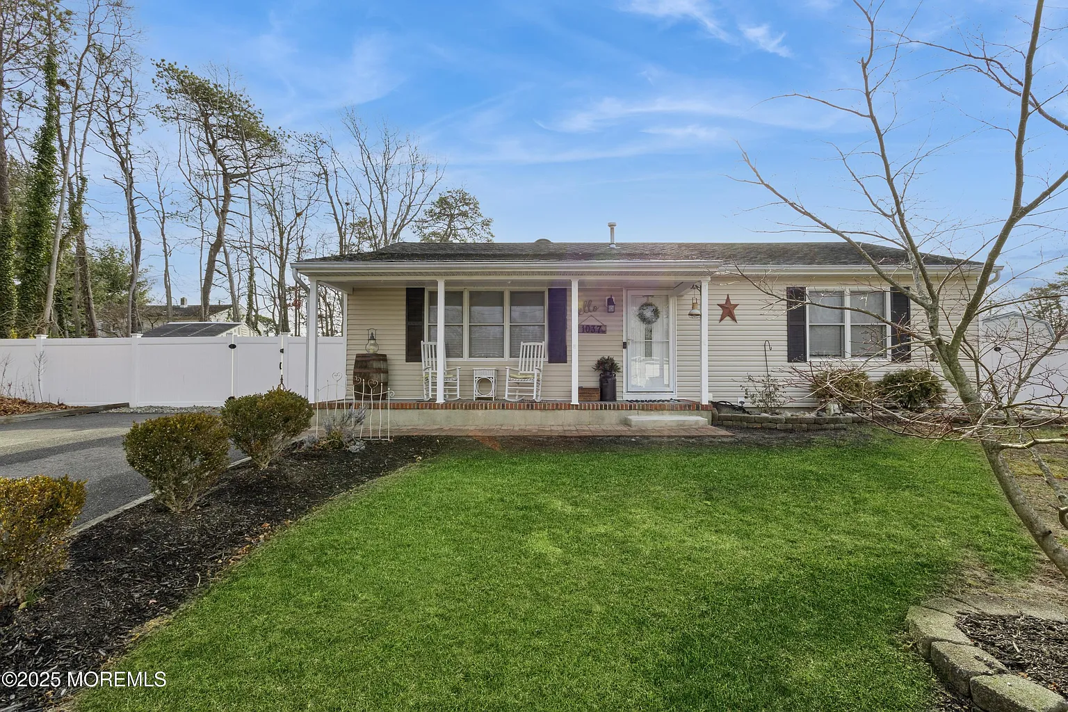 1037 Mermaid Avenue photo 1