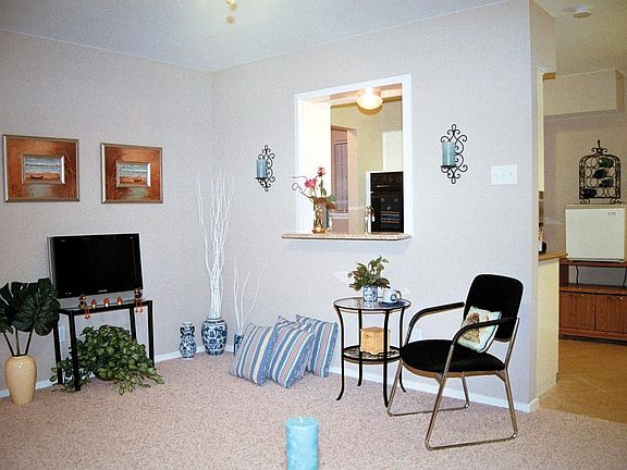 4th image of 2716 Belhaven Dr
