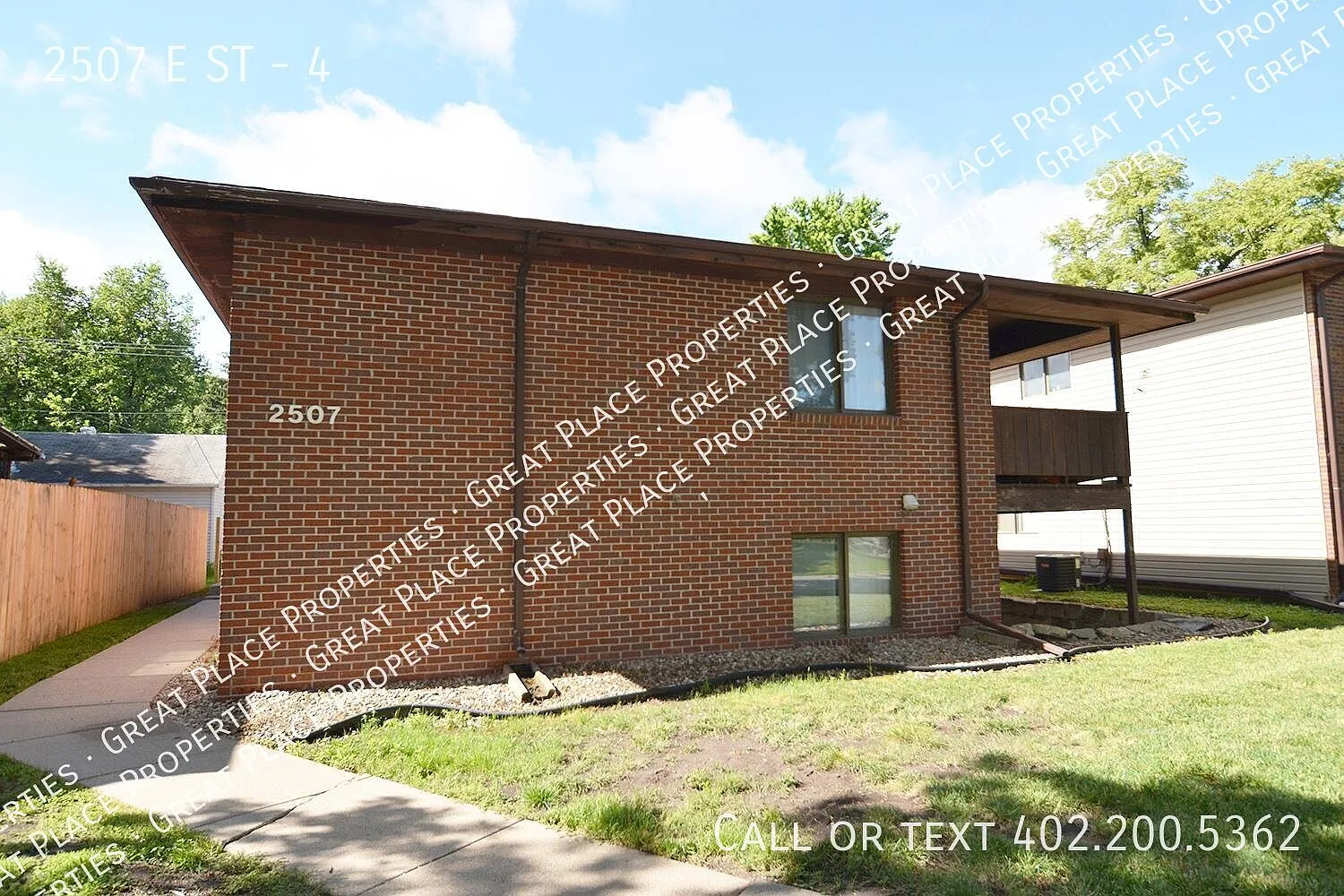 2 bed, 926 sqft, $989 — Photo 2