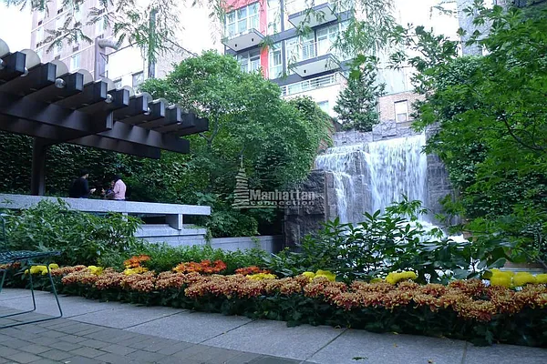 Rented by Manhattan Connection | media 4