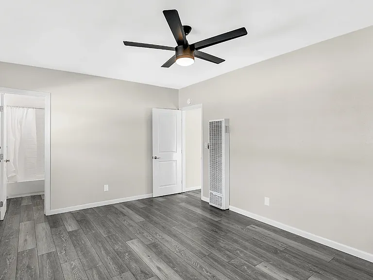 Courtyard Apartments at La Pat Place — Photo 10