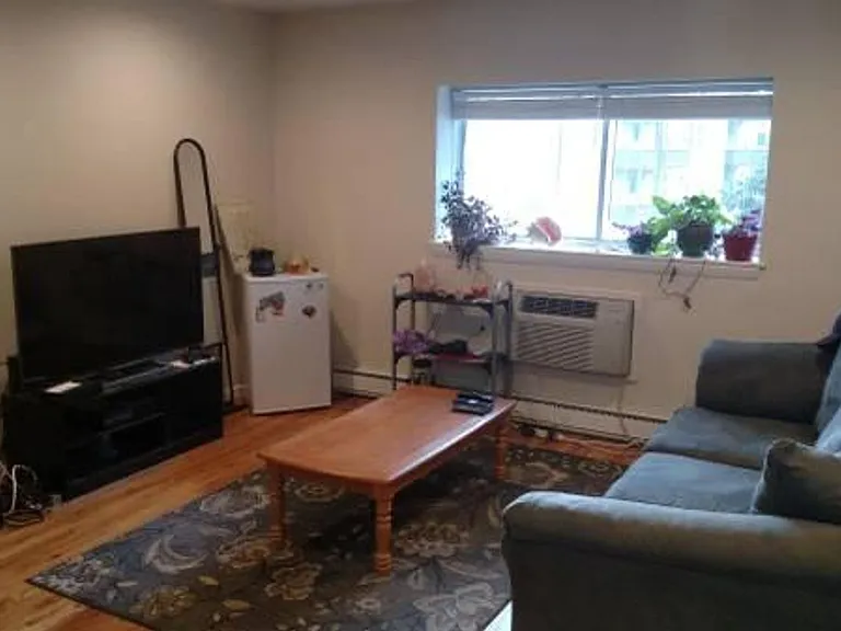 1 Euston Rd #10J — Photo 1