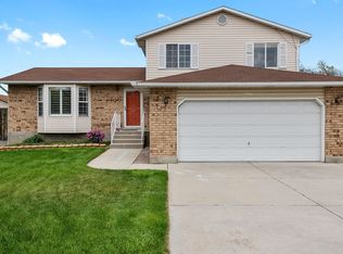 9060 S Hummingbird Cir, Sandy, UT 84094