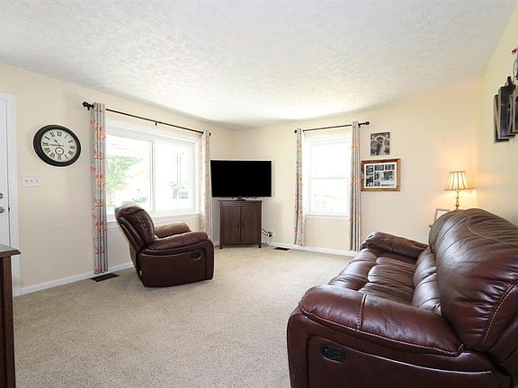 4th image of 5136 Sandy Lane Dr