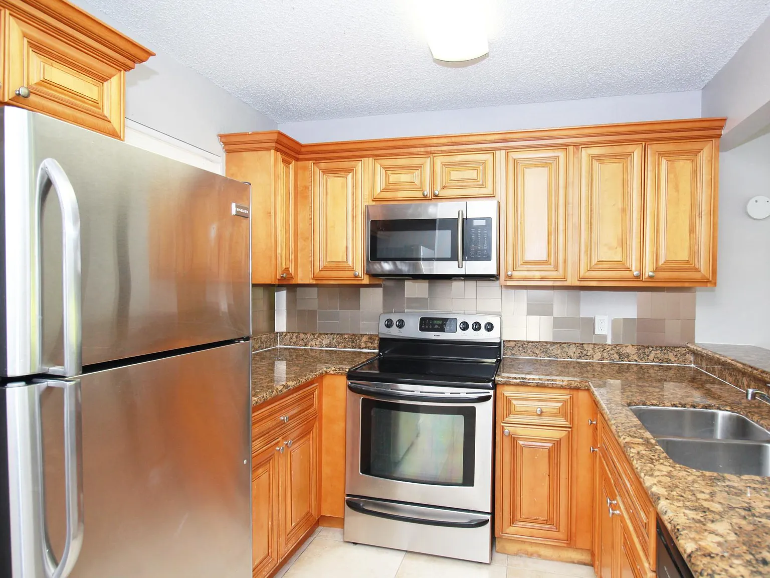 2 bed, 916 sqft, $1,950 — Photo 4