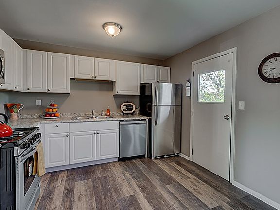 3rd image of 524 Kirby Ct
