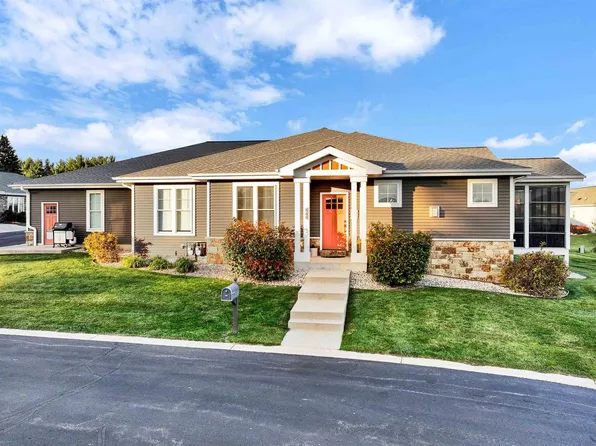 860 Whispering Pines Circle, Lake Mills, WI 53551