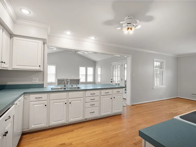 812 Beechwood Rd — Photo 13