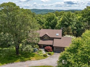 10 Smoke Ridge Dr, Sherman, CT 06784