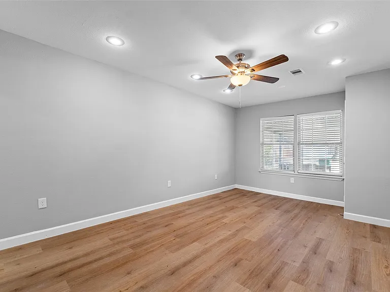 1941 Lynnview Dr — Photo 17