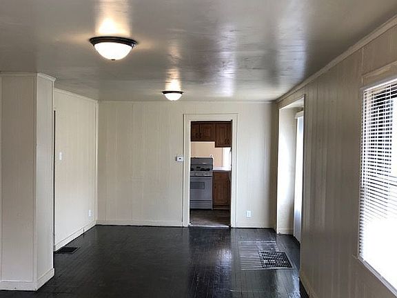 3rd image of 3937 Caroline Ave