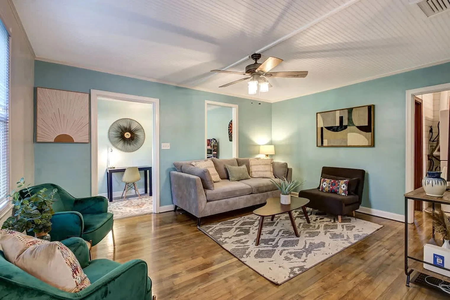 2 bed, 1.0 bath, 893 sqft, $2,327 — Photo 3