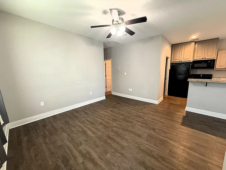 2802 Miller Ave — Photo 2