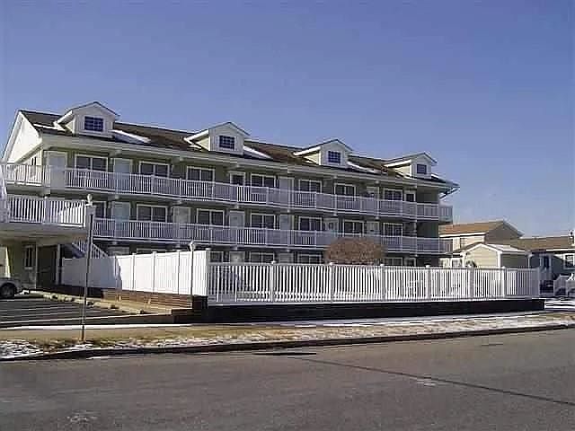 1st image of 1100 New Jersey Ave Unit 201
