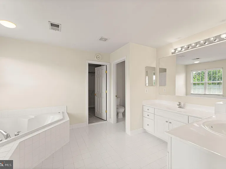 8309 Double Eagle St — Photo 35