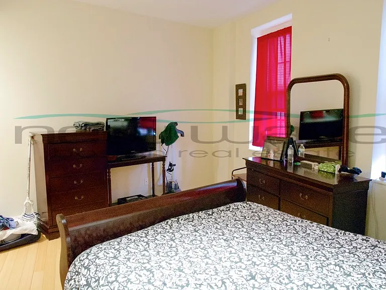 10 Columbus Sq #2 — Photo 9