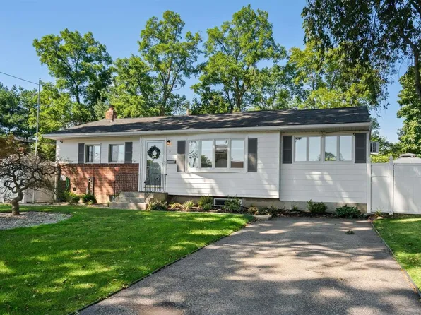 5 Orleans Court, Commack, NY 11725