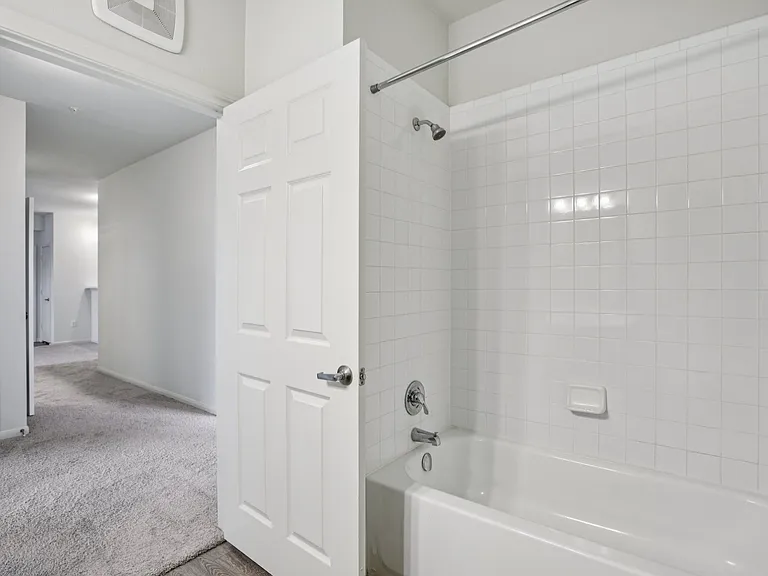 Grand Station Apartments — Photo 9