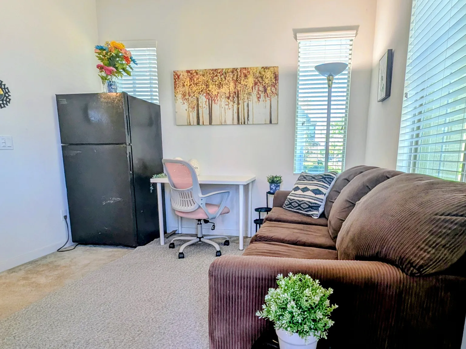 2610 E Embry Ln — Photo 4