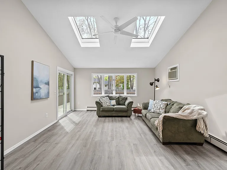25 Sherwood Rd — Photo 5