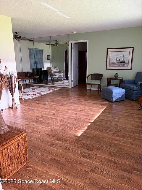 629 Ebony Street - 1 — Photo 3