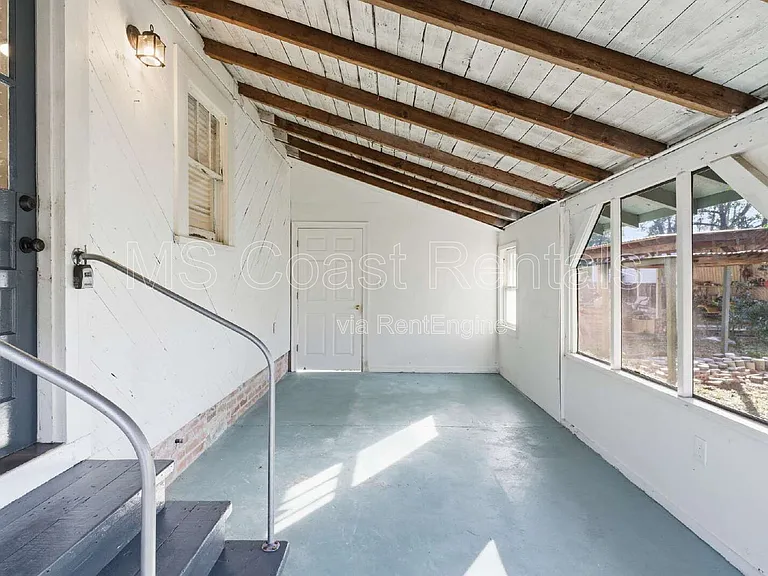 20 Martha Ave — Photo 24