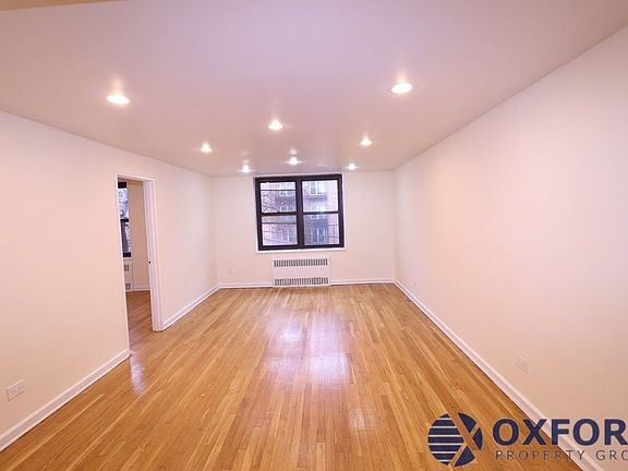 2nd image of 34-15 Parsons Blvd #4K4